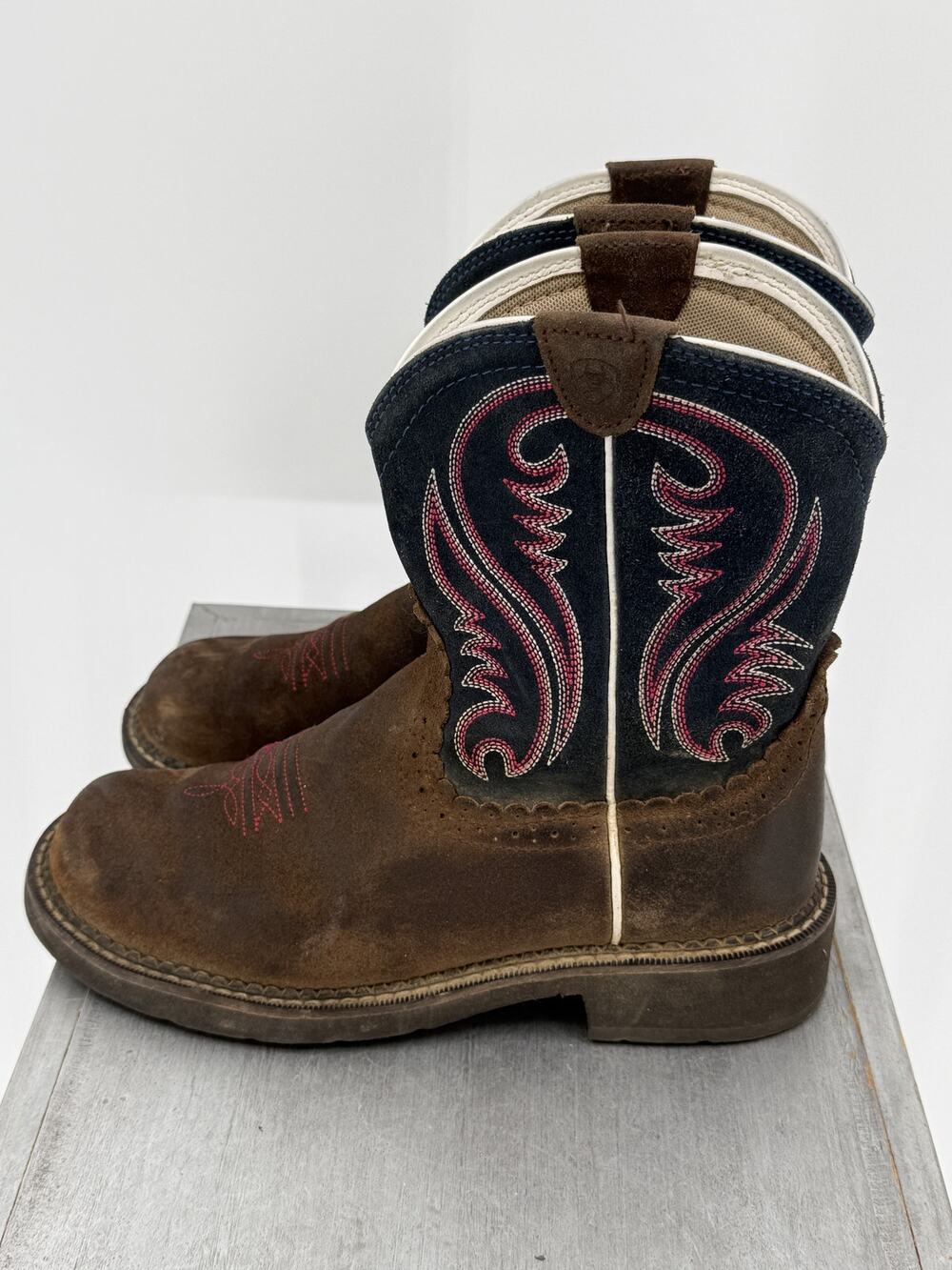Ariat Women's Western Boots Brown Leather Pink Embroidered Square Toe Size 8.5B
